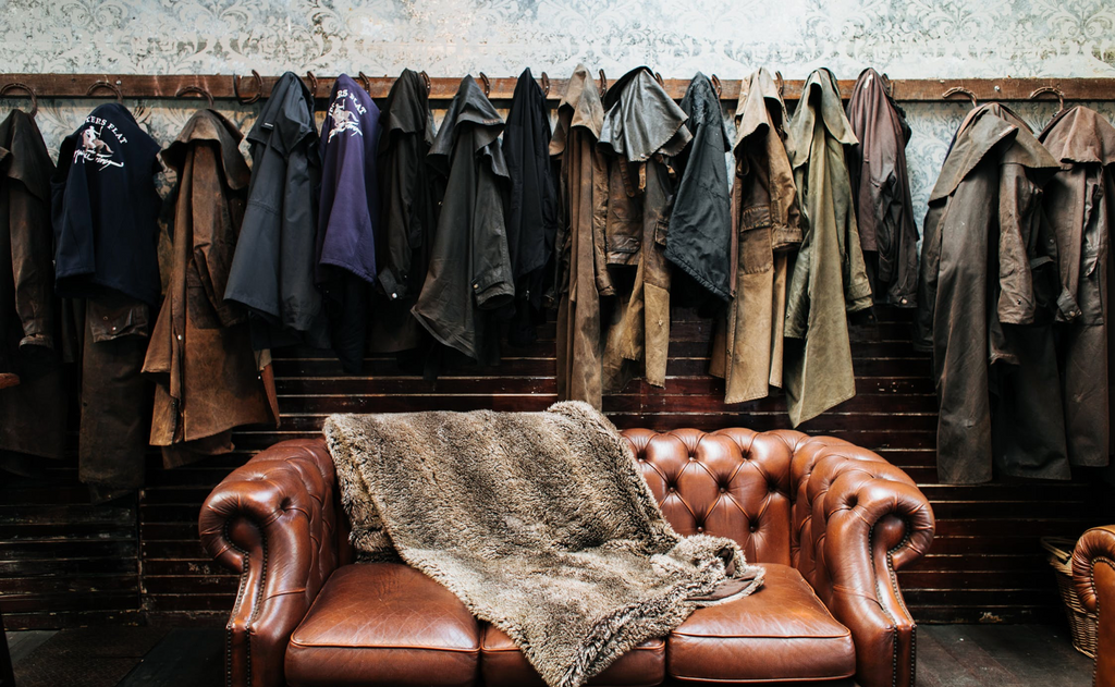 What colours go with a brown leather sofa?