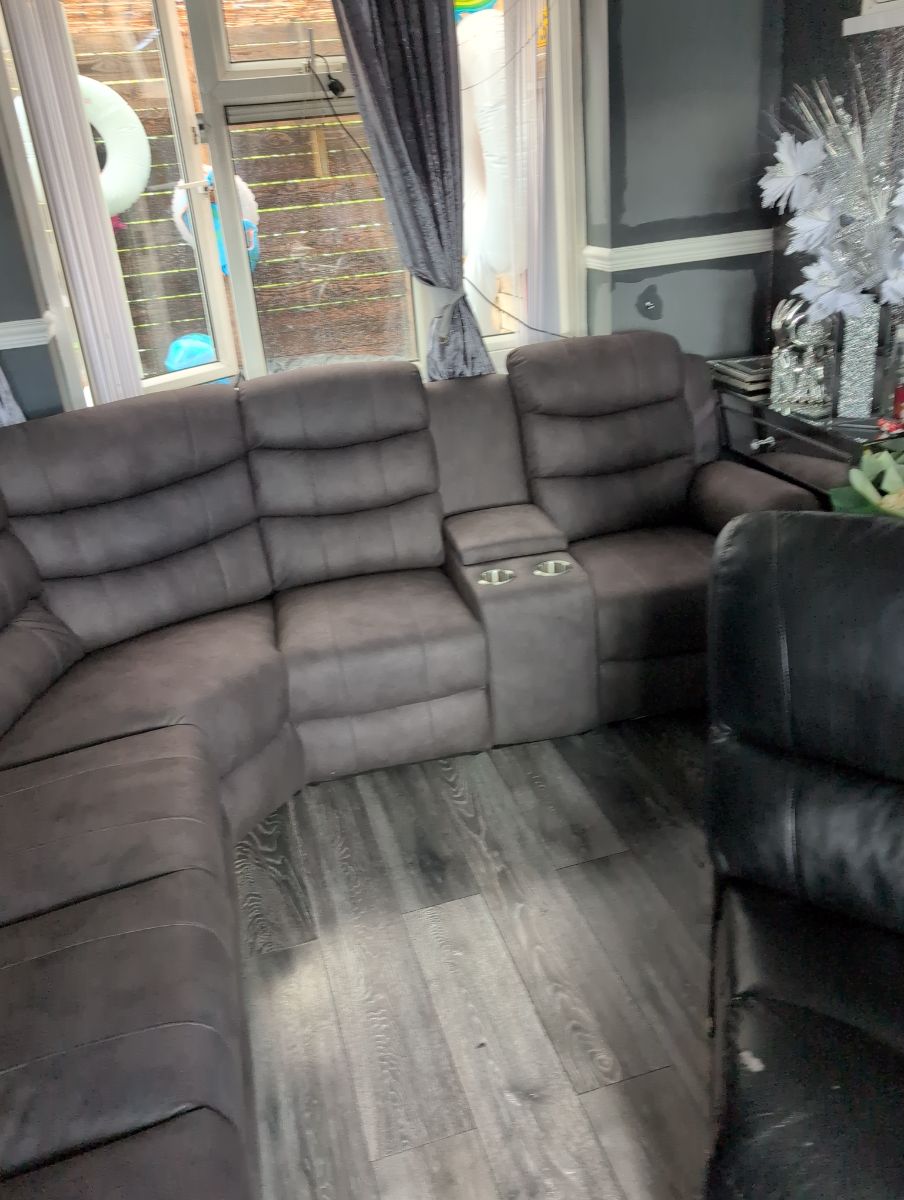<h3>Our customers say it best - Over <strong>40,000</strong> sofas delivered 🚚 </h3>