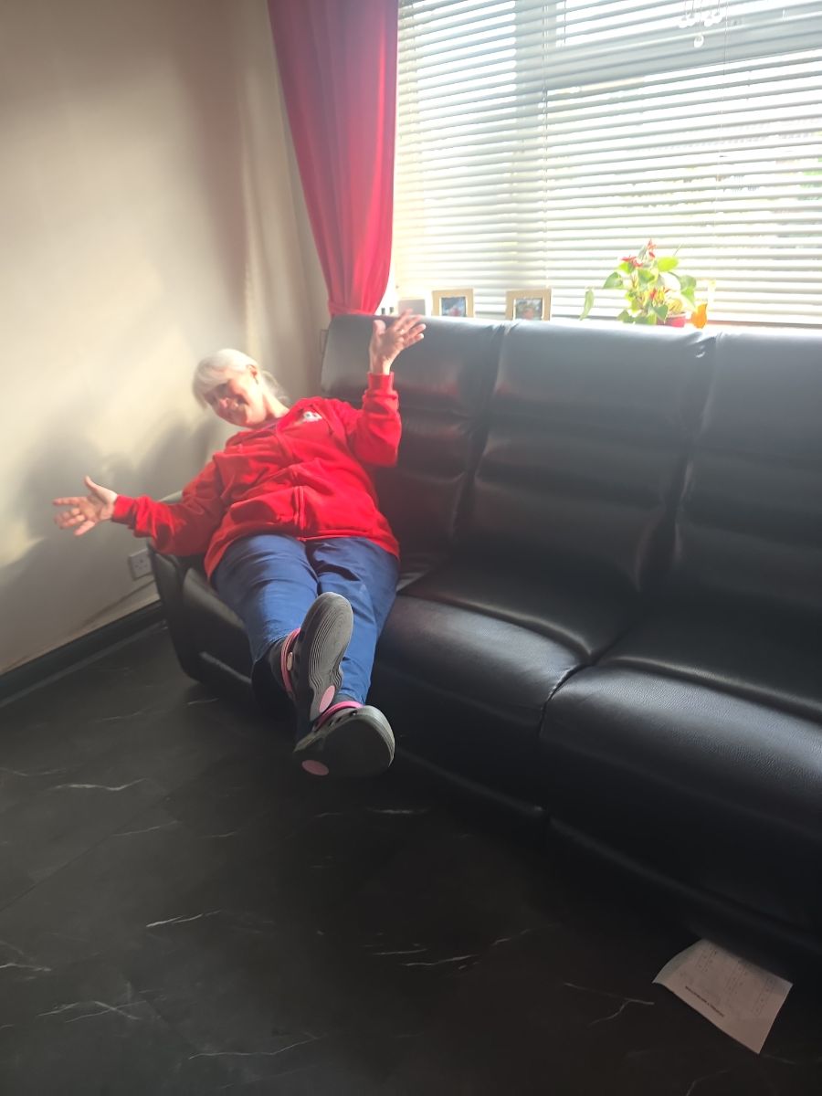 <h3>Our customers say it best - Over <strong>40,000</strong> sofas delivered 🚚 </h3>