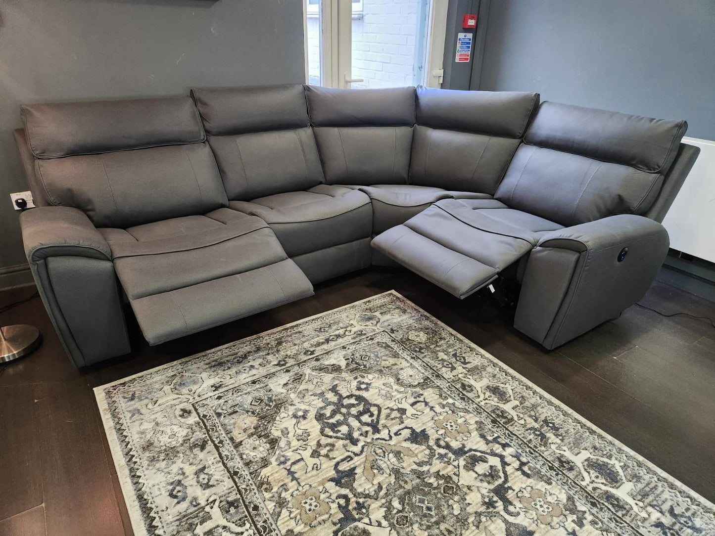 'Ronan' 2c1 Electric Recliner Easy Clean Microfibre Grey Tech Fabric Corner Sofa + USB Charging Ports